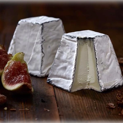 Black Savourine Pyramid