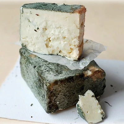 Zeleno Sirene (Queso Verde de Tcherni Vit)